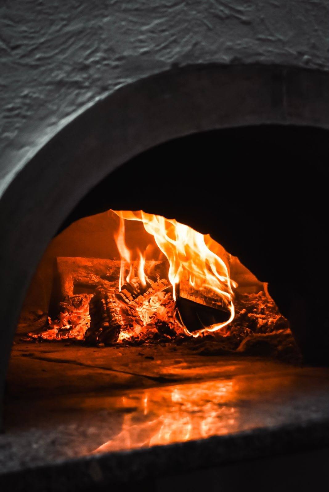 Les flammes du four à bois d'I Giardini